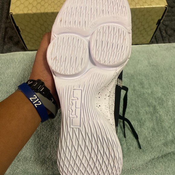 (SOLD) NWOB Nike Lebron "Witness 5" Shoes - Picture 9 of 11